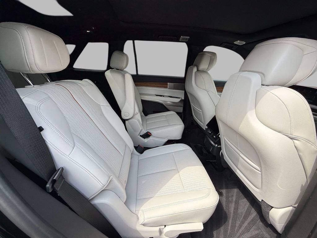 Used 2026 Cadillac Vistiq Luxury AWD/4WD image 16