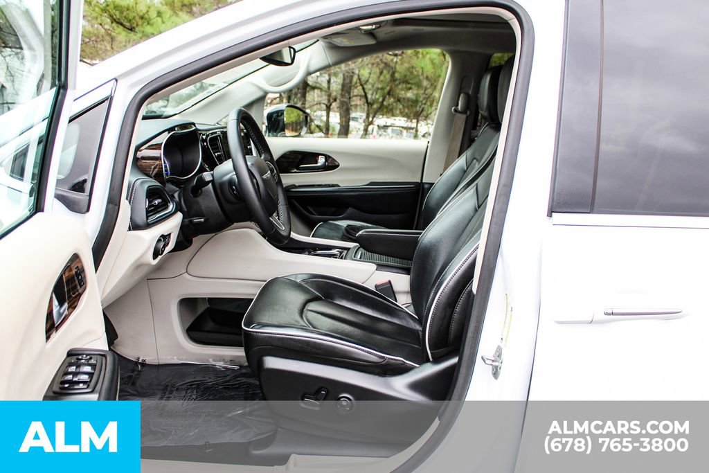 Used 2023 Chrysler Pacifica Limited image 17