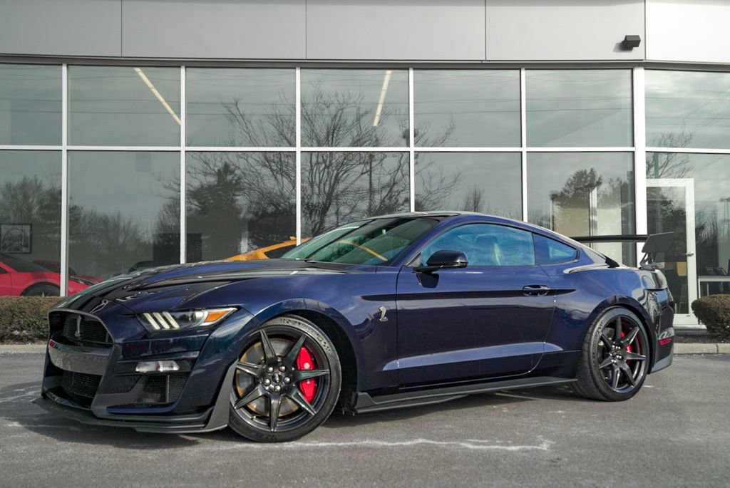 Used 2021 Ford Mustang Shelby GT500 w/ Carbon Fiber Track Pack RWD image 2