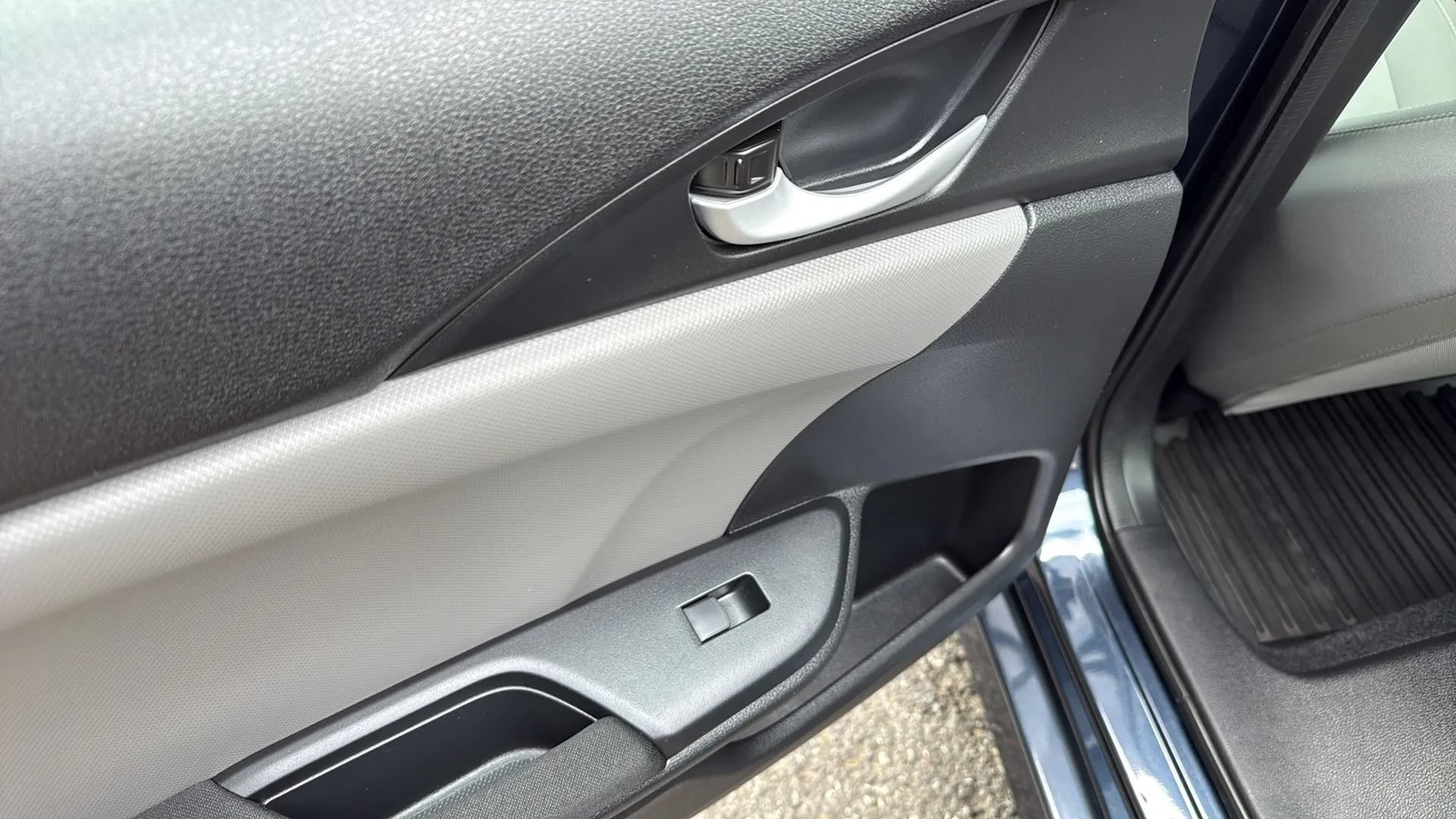 Used 2020 Honda Civic EX image 16