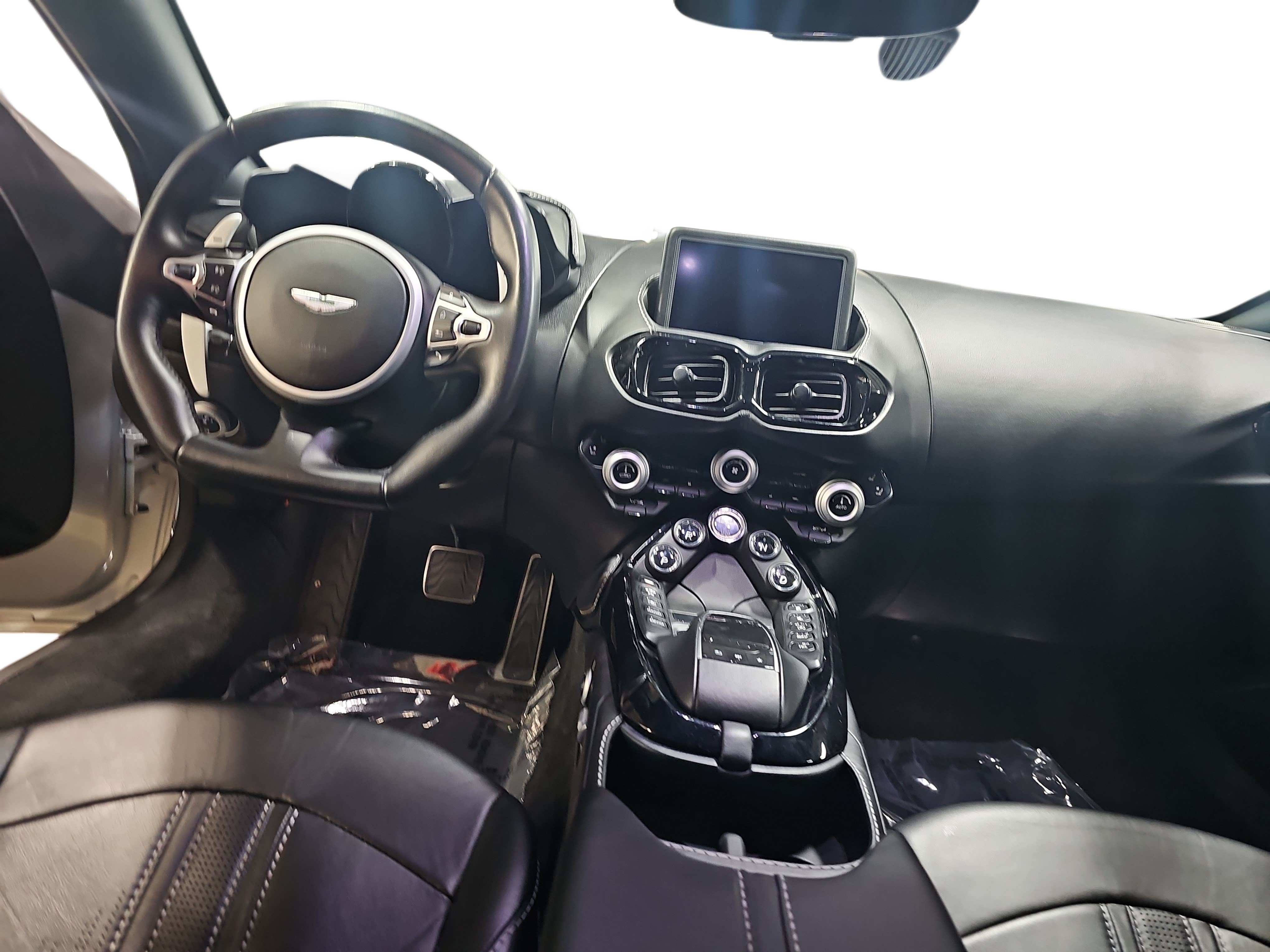 Used 2019 Aston Martin V8 Vantage Coupe RWD image 9