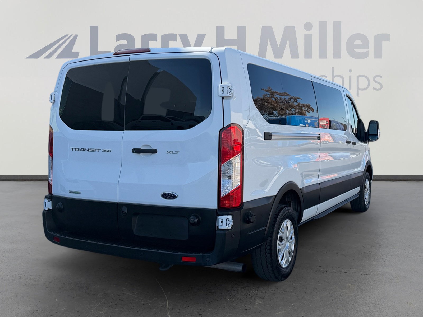 Used 2024 Ford Transit 350 XLT RWD image 5
