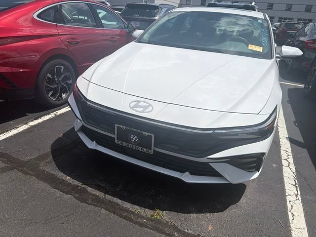 Used 2024 Hyundai Elantra SEL w/ Convenience Package FWD image 4