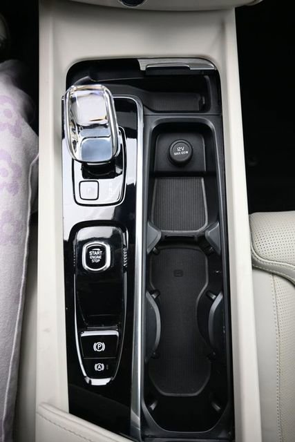 Used 2023 Volvo XC60 B6 Ultimate w/ Climate Package image 11