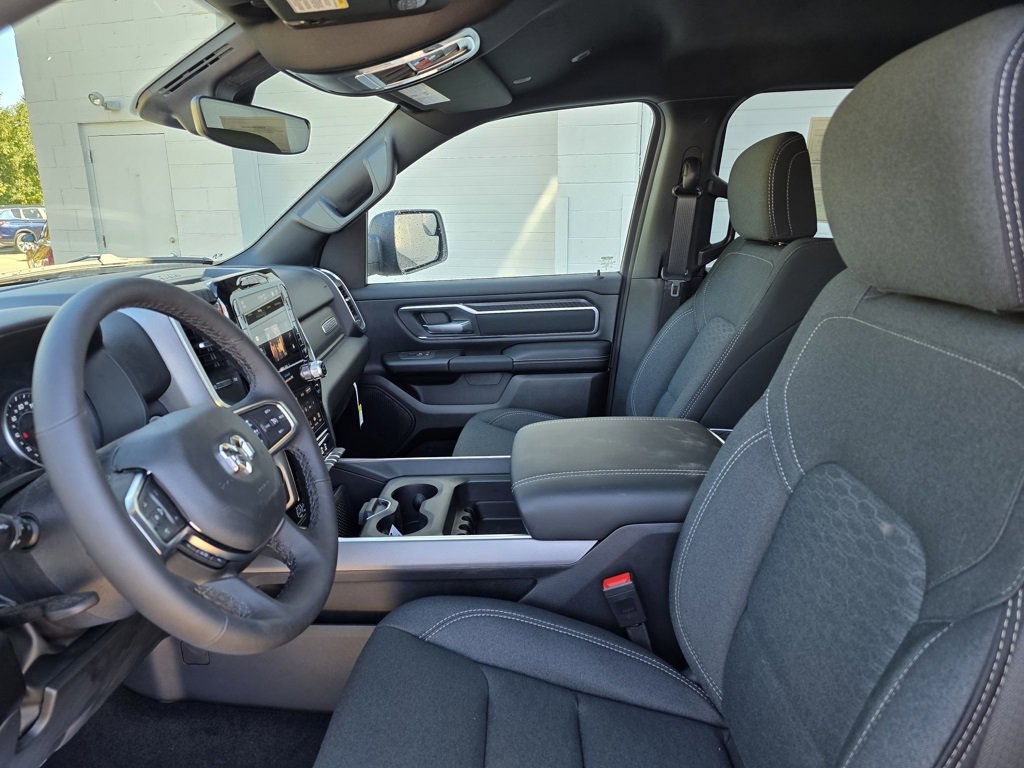 New 2026 RAM 1500 4x4 Crew Cab image 28