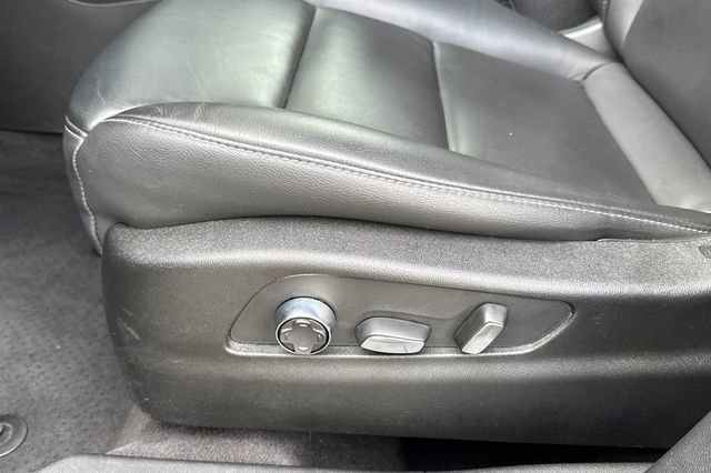 Used 2024 Cadillac XT4 Premium Luxury image 13