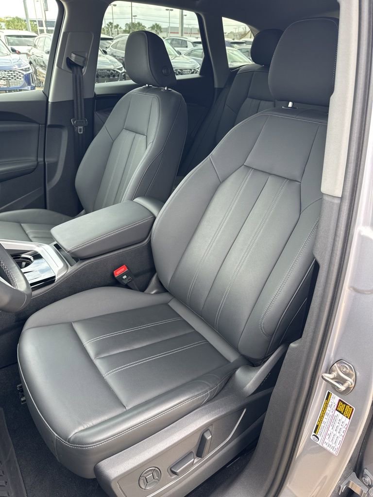 Used 2025 Audi Q5 Premium w/ Convenience Package image 8