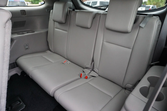 Used 2019 Toyota Highlander XLE FWD image 17