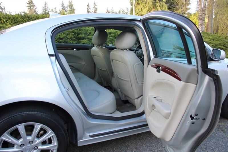Used 2010 Buick Lucerne CXL image 6