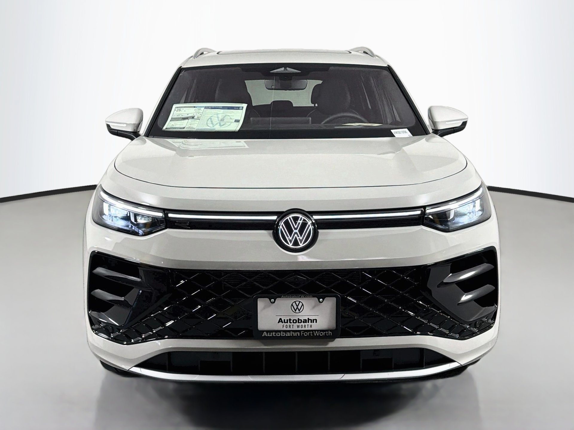 New 2027 Volkswagen Tiguan SEL R-Line AWD/4WD image 2