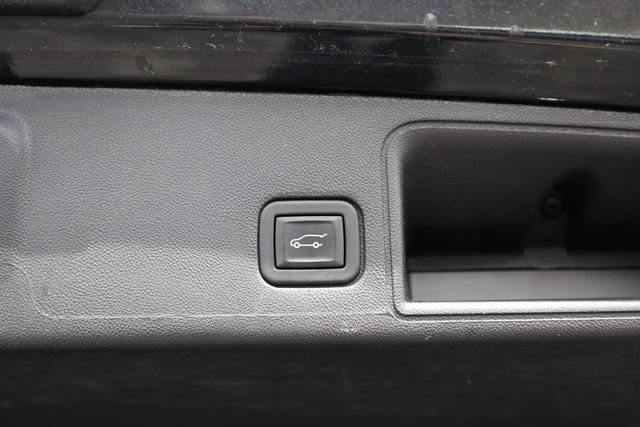 Used 2024 GMC Terrain SLT image 28