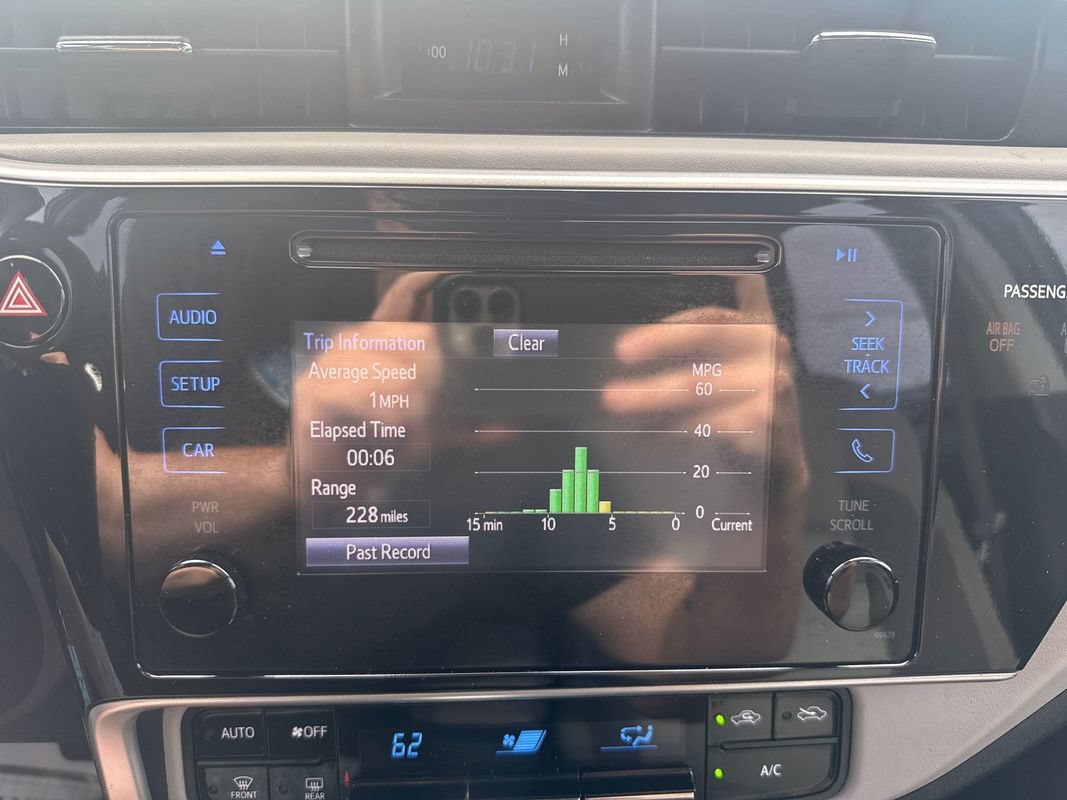 Used 2017 Toyota Corolla LE FWD image 31