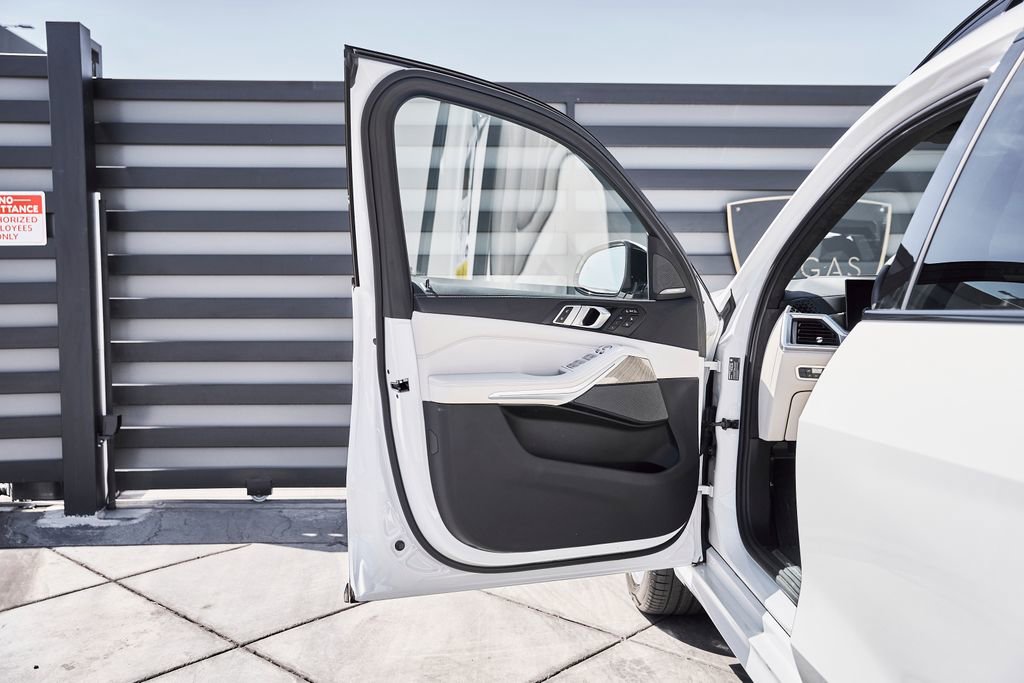 Used 2023 BMW ALPINA XB7 image 31