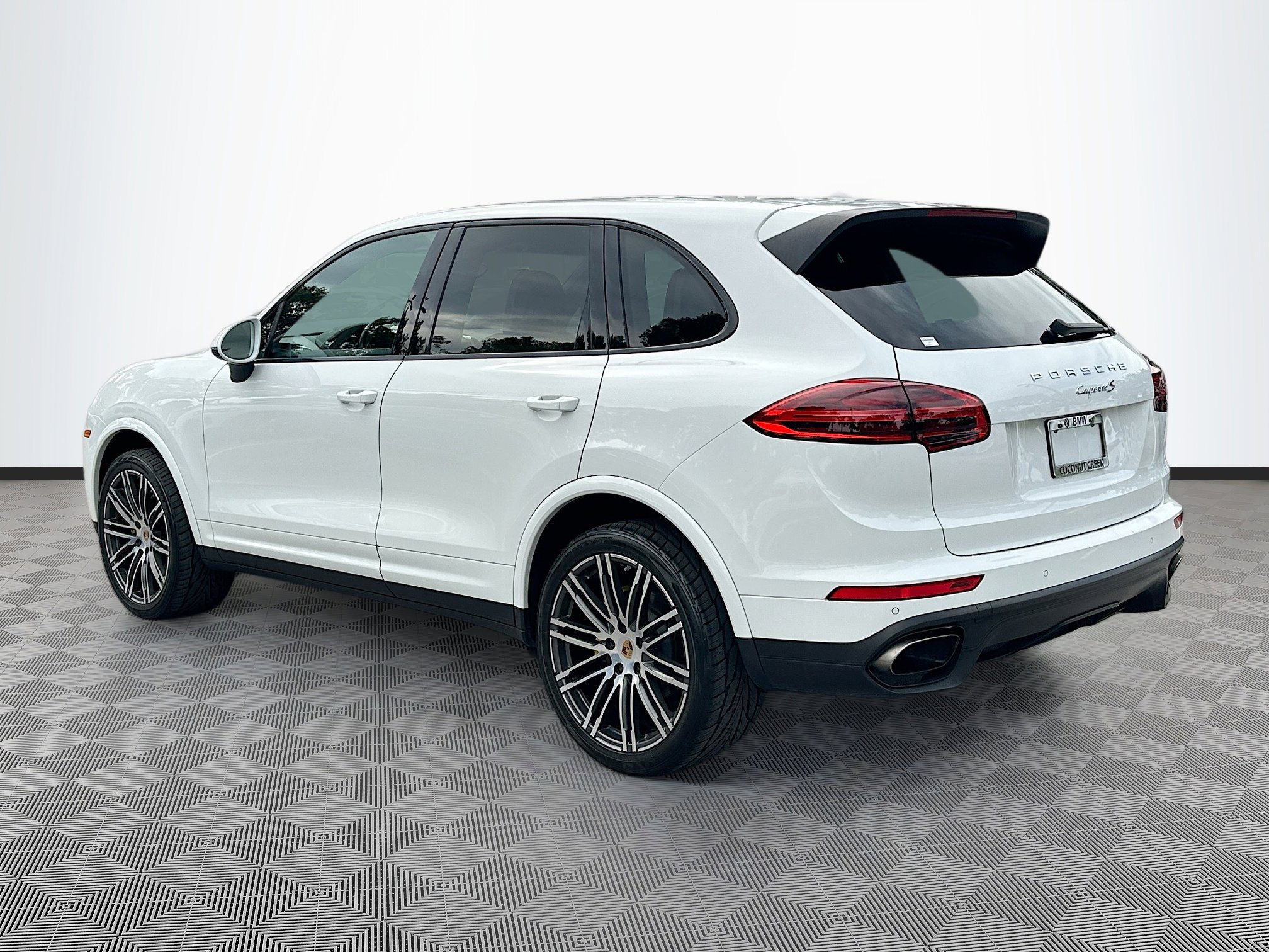 Used 2017 Porsche Cayenne Platinum Edition image 5
