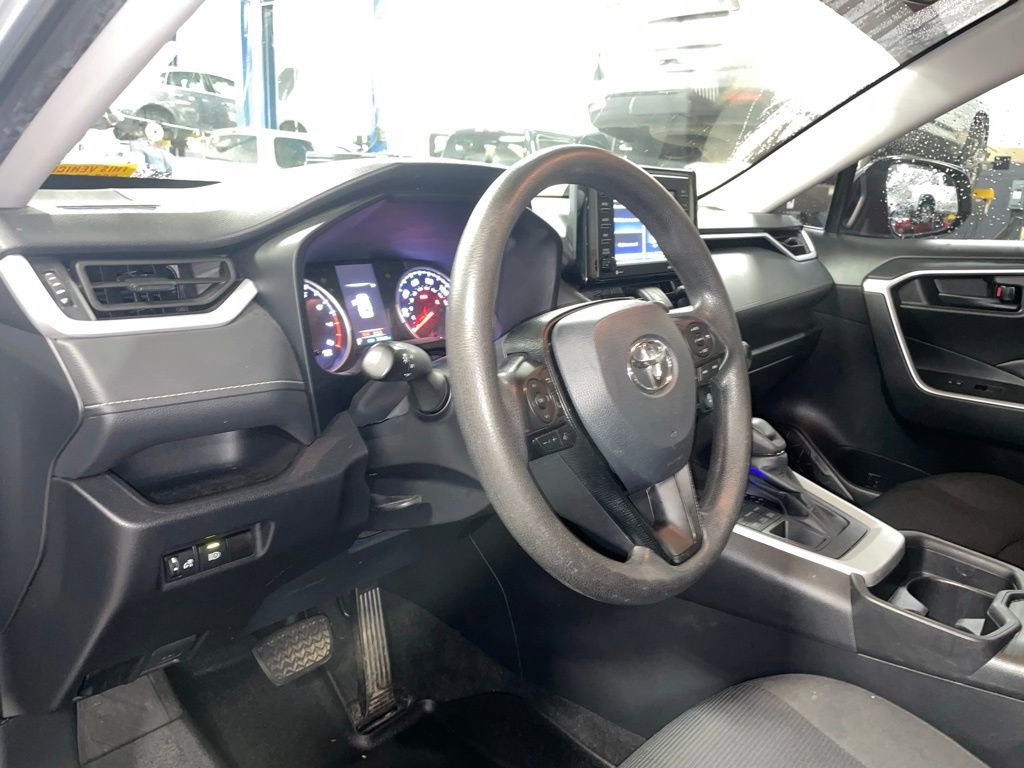 Used 2021 Toyota RAV4 LE image 10