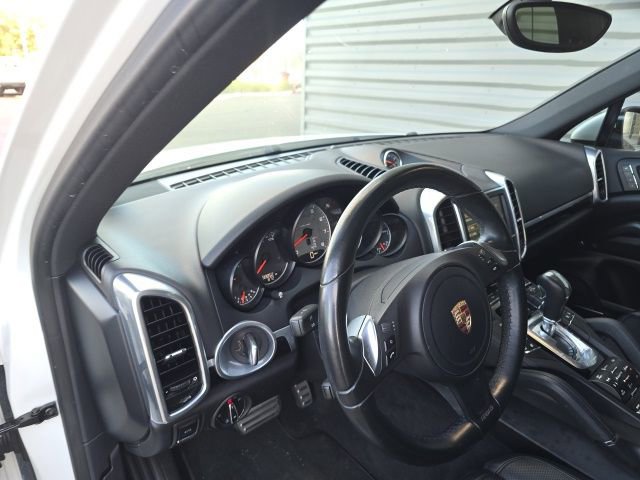 Used 2014 Porsche Cayenne S image 8