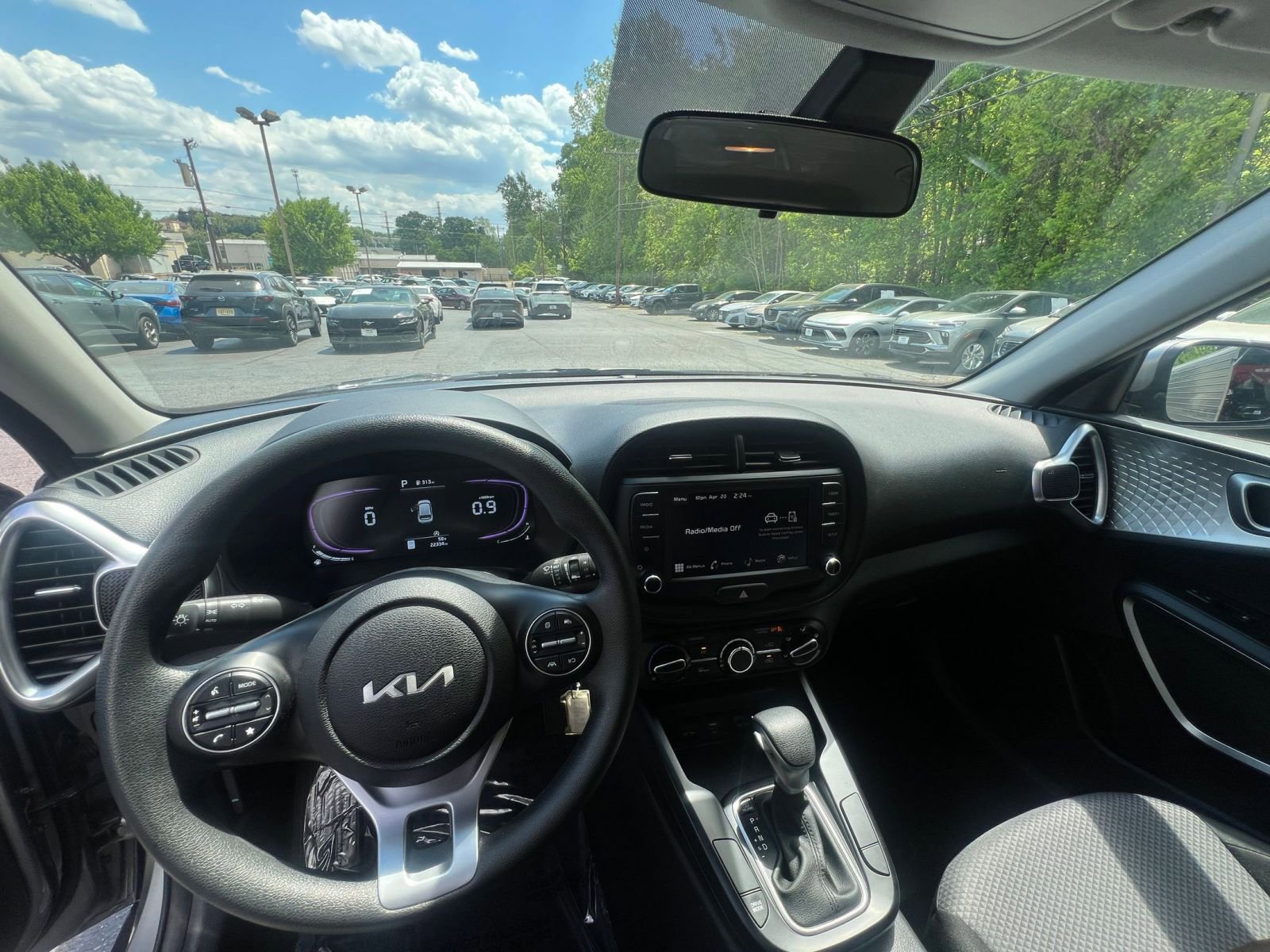 Used 2025 Kia Soul LX w/ LX Technology Package FWD image 28