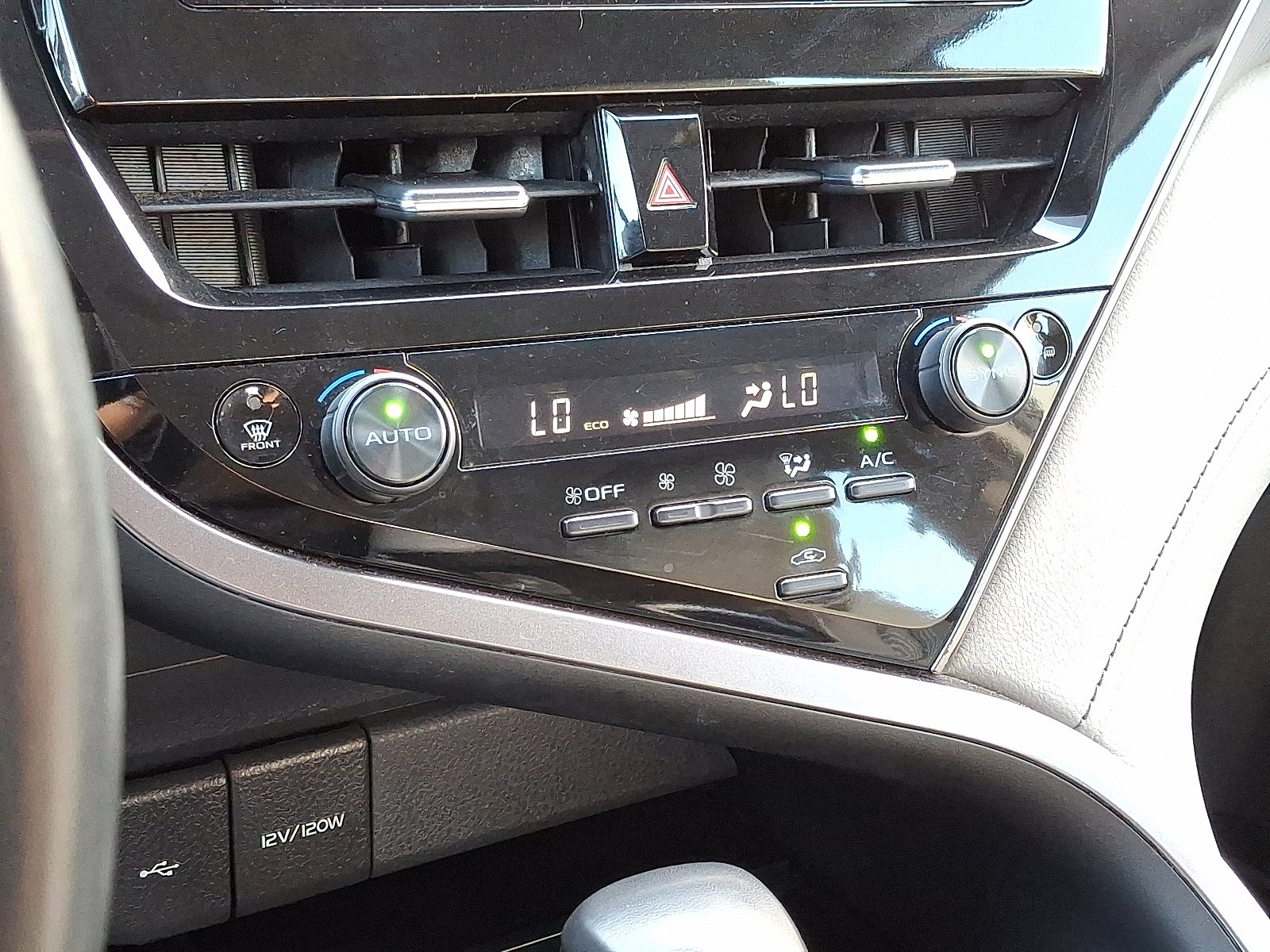 Used 2023 Toyota Camry SE image 16