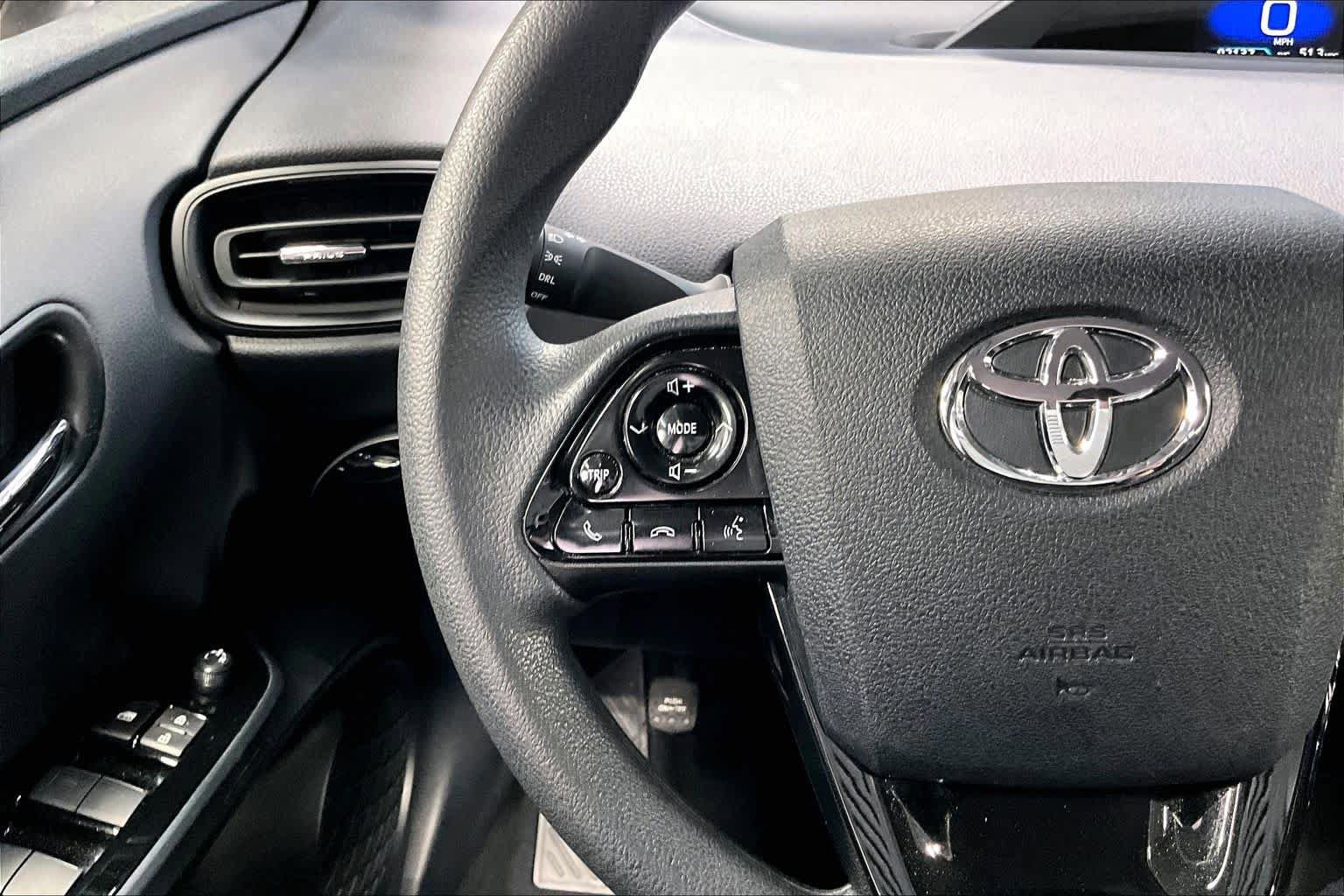 Used 2021 Toyota Prius L Eco FWD image 23