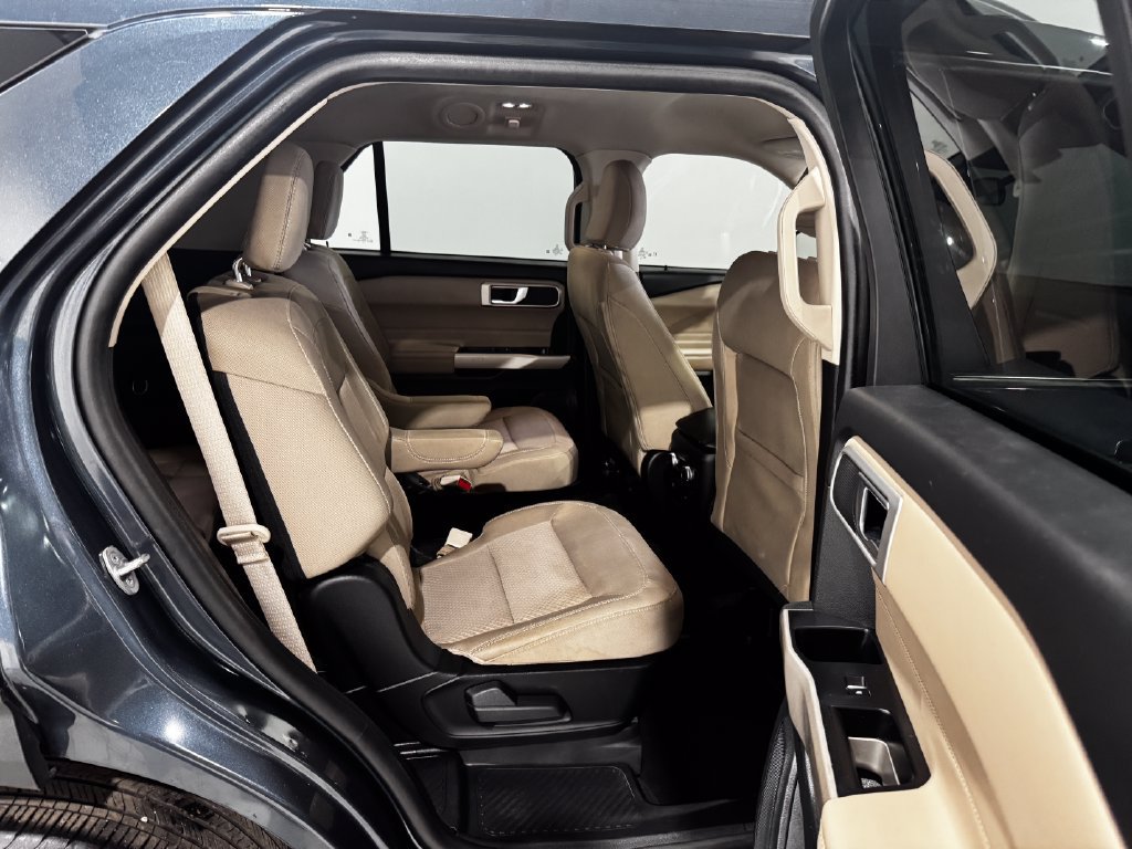 Used 2023 Ford Explorer XLT AWD/4WD image 26