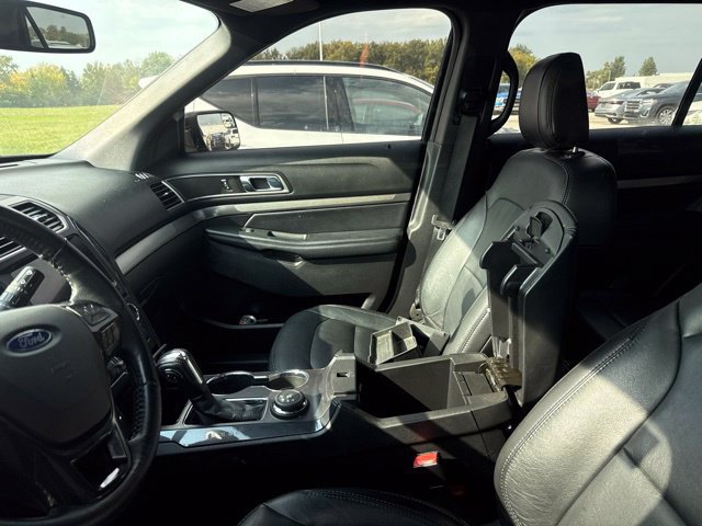 Used 2018 Ford Explorer XLT w/ Equipment Group 202A AWD/4WD image 8