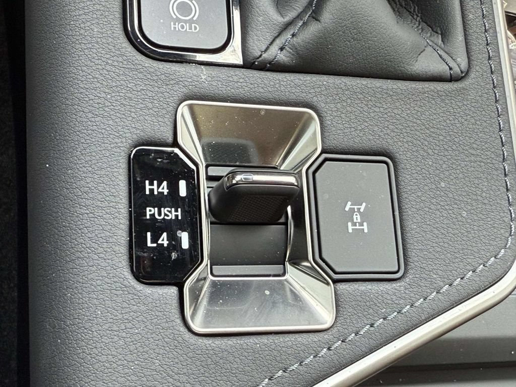 Used 2025 Lexus GX 550 w/ Accessory Package (Z1) AWD/4WD image 24