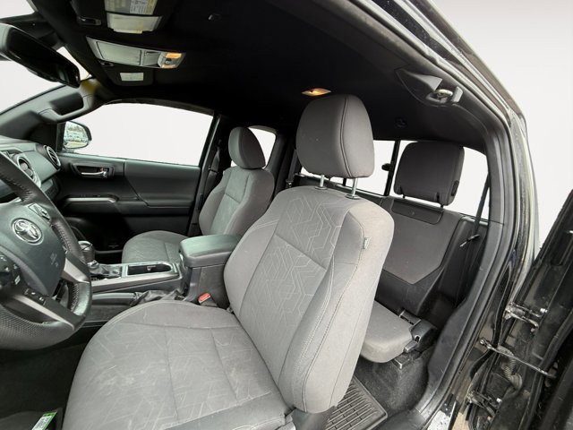 Used 2019 Toyota Tacoma TRD Sport w/ Technology Package image 10