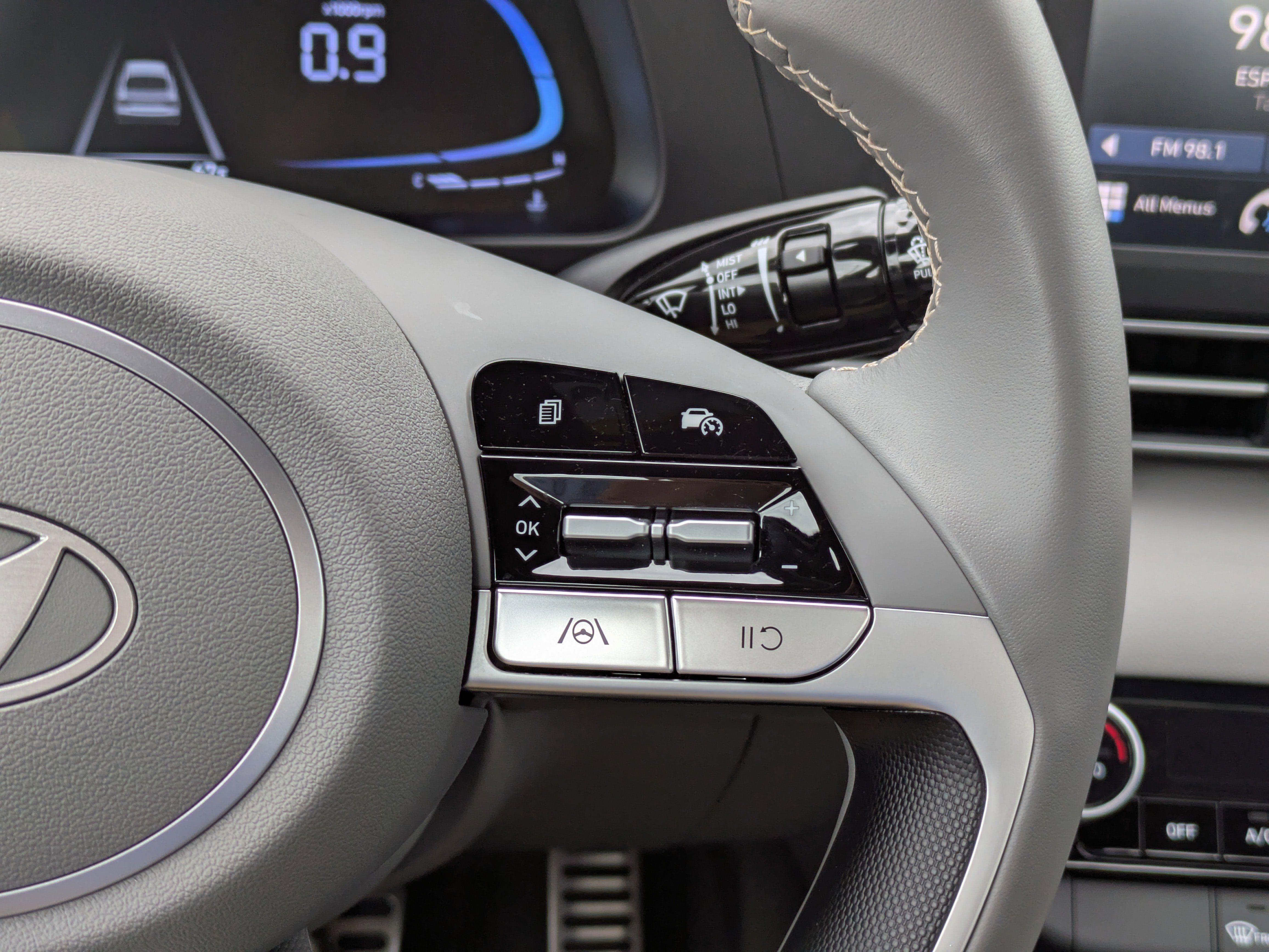 Certified 2025 Hyundai Elantra Sport FWD image 22