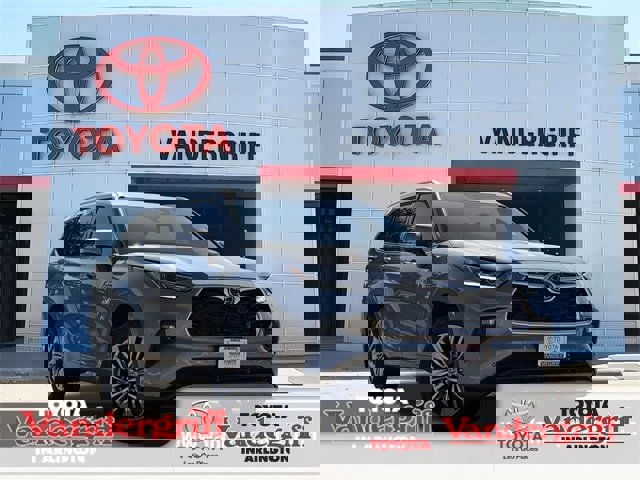 Used 2025 Toyota Highlander Platinum