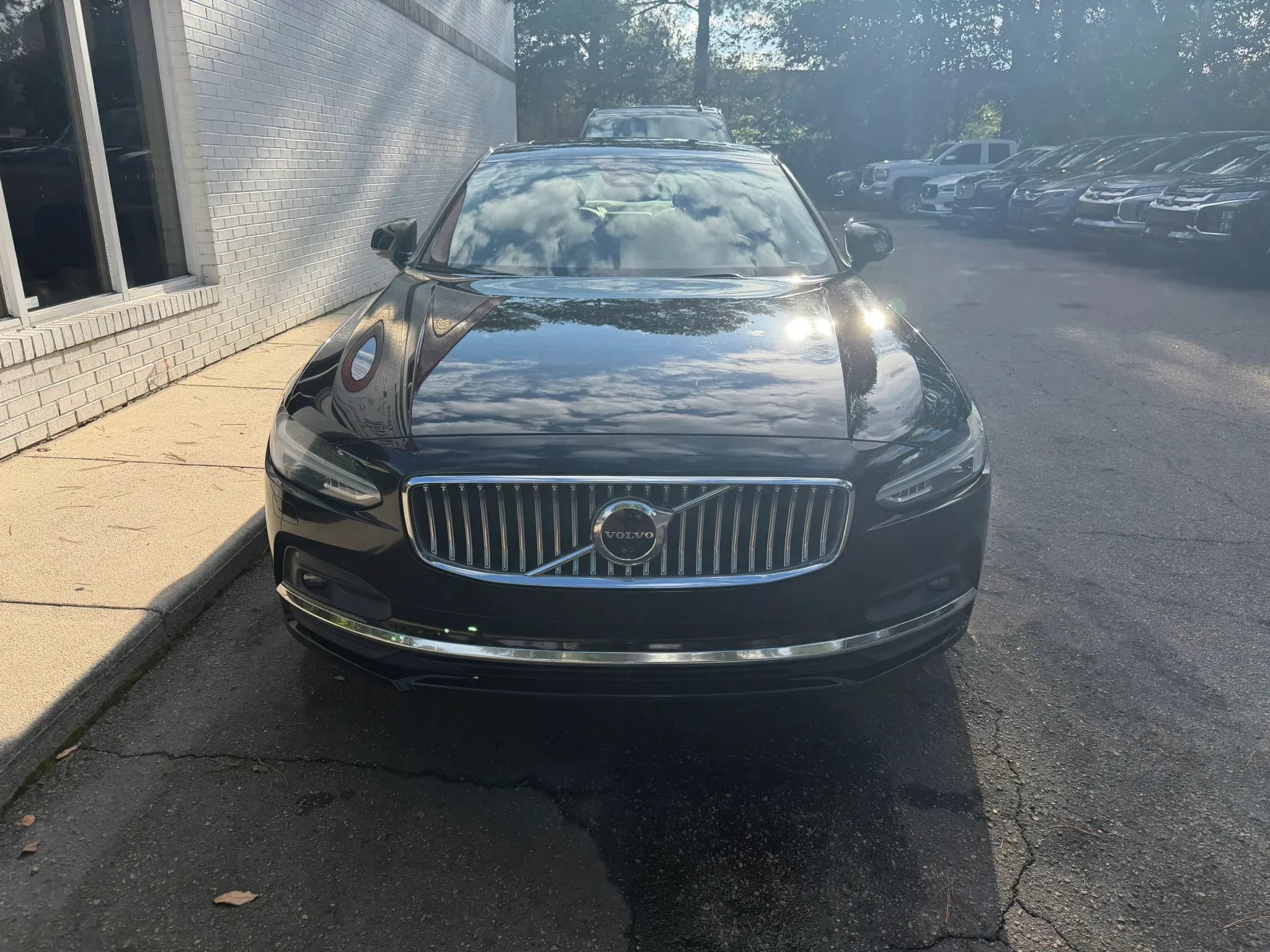 Used 2022 Volvo S90 B6 Inscription w/ Advanced Package AWD/4WD image 3