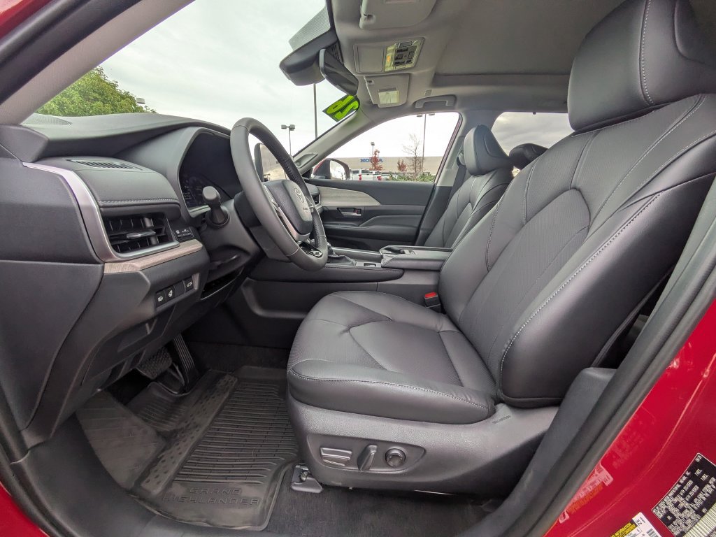 Used 2026 Toyota Grand Highlander AWD image 12