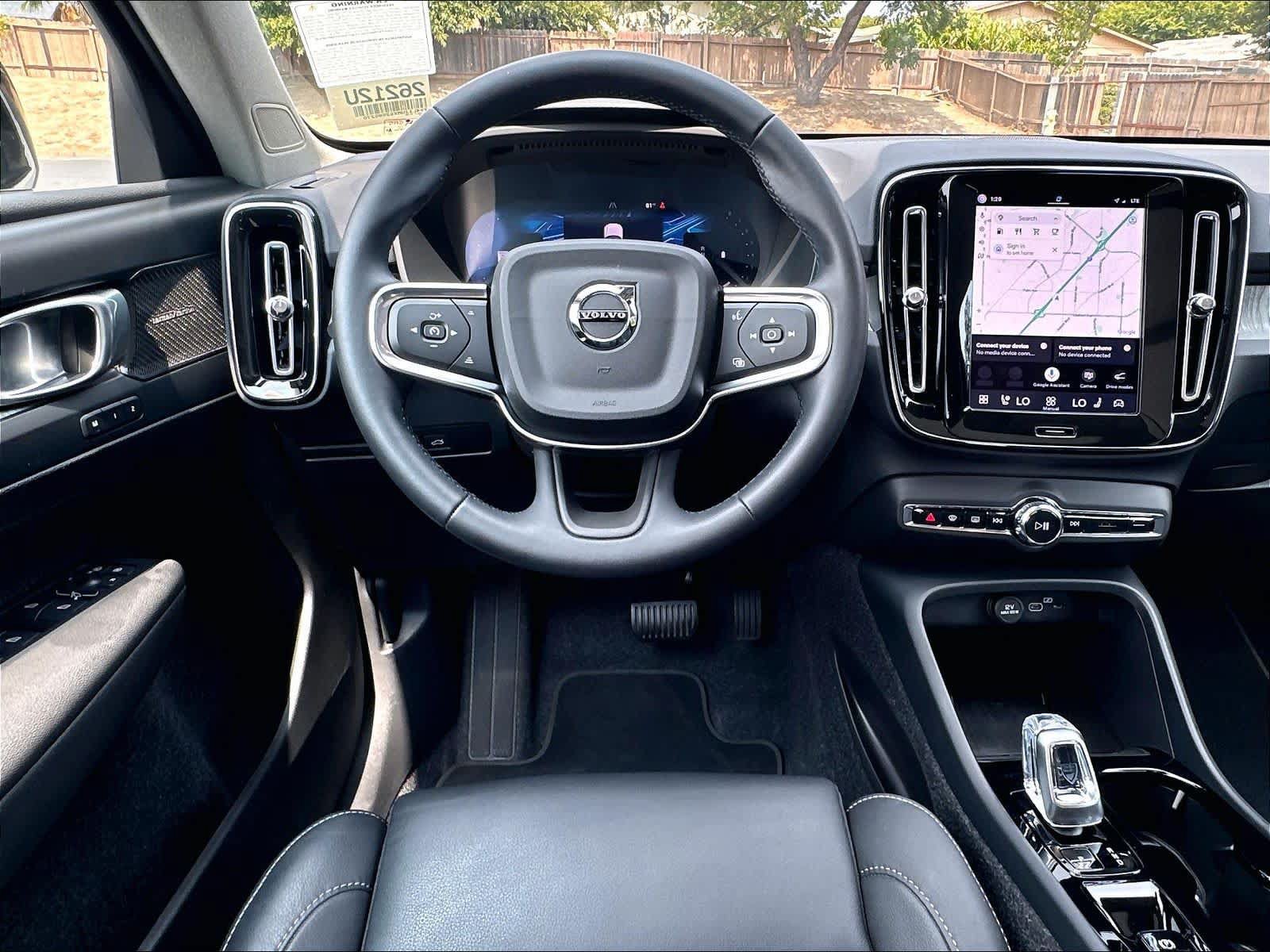 Used 2025 Volvo XC40 B5 Ultra AWD/4WD image 8