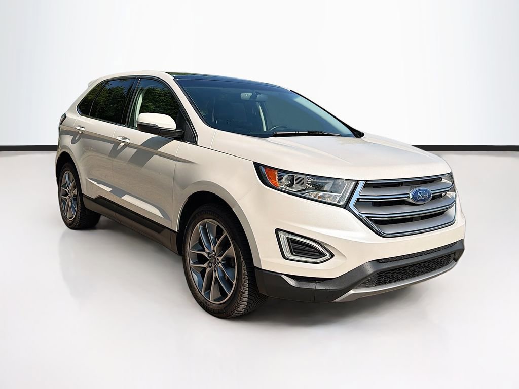 Used 2018 Ford Edge Titanium w/ Cold Weather Package FWD image 3