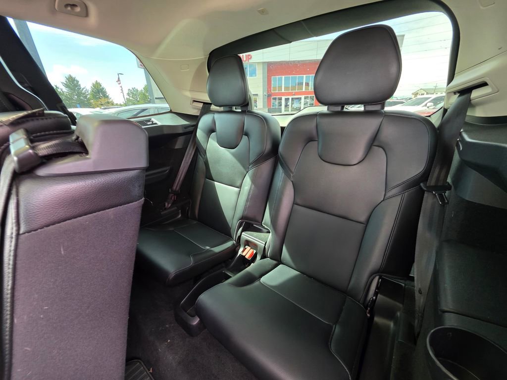 Used 2019 Volvo XC90 T5 Momentum w/ Protection Package Premier FWD image 12