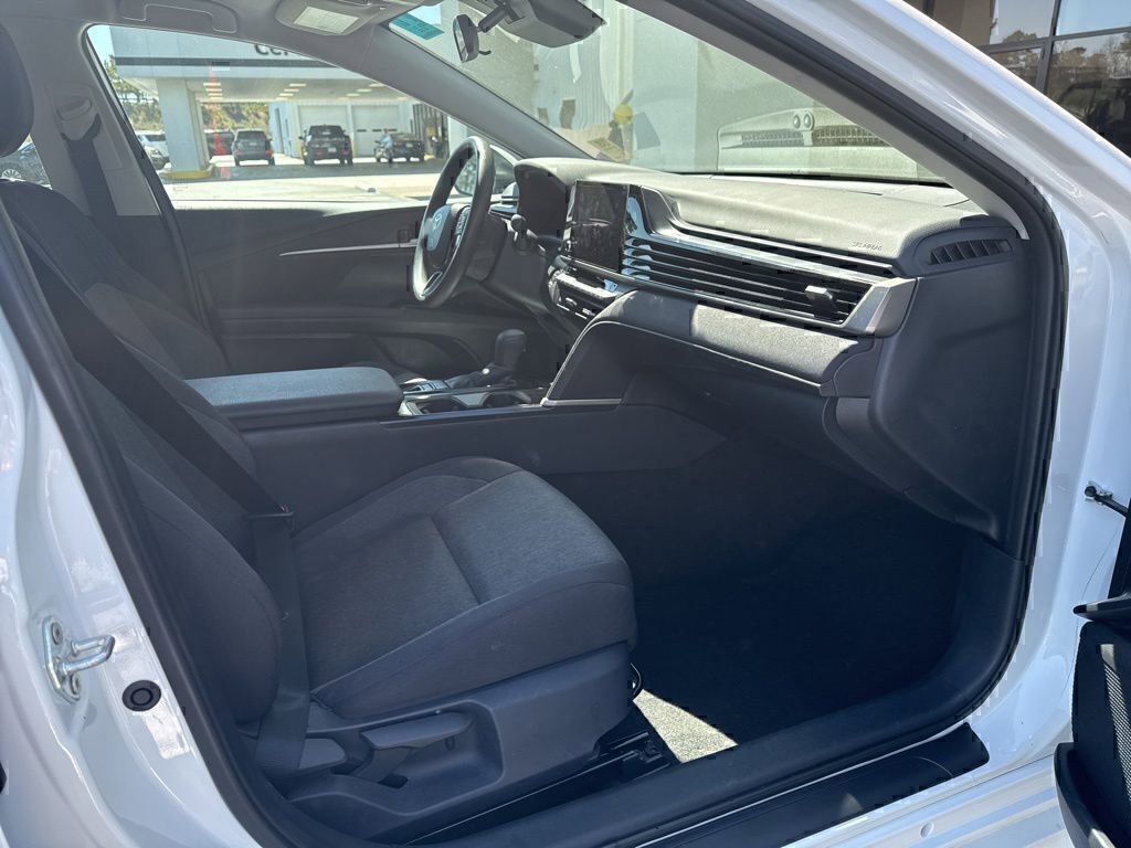 Used 2025 Toyota Camry LE image 9