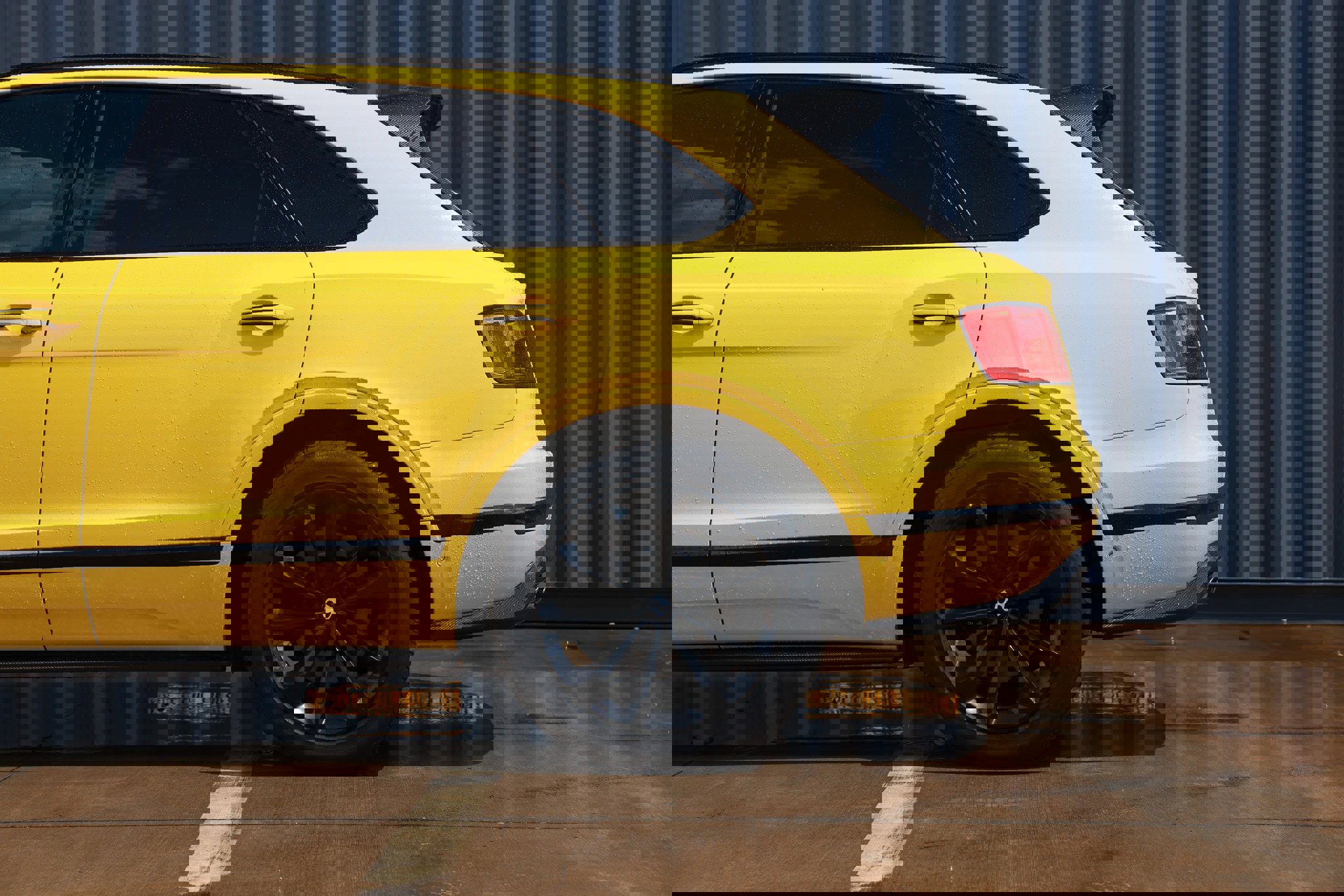 Used 2017 Bentley Bentayga image 35