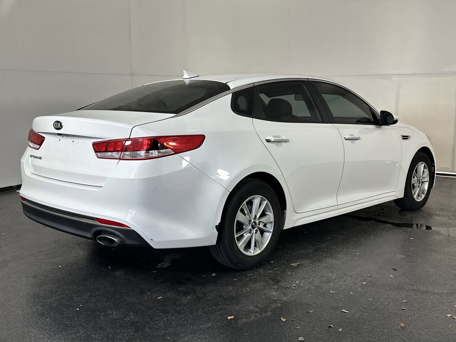Used 2017 Kia Optima LX image 11