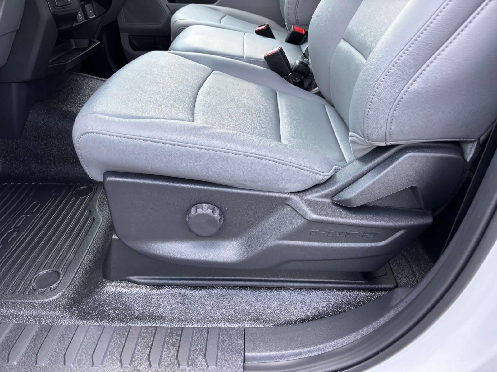 New 2025 Ford F550 4x4 Regular Cab Super Duty image 18