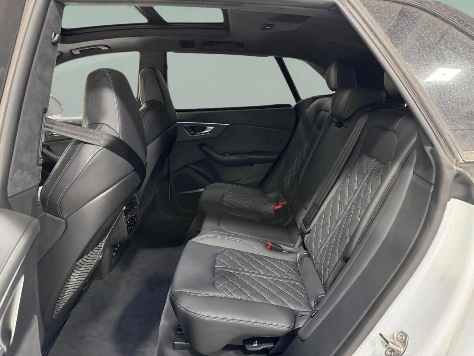 New 2026 Audi SQ8 Prestige image 9