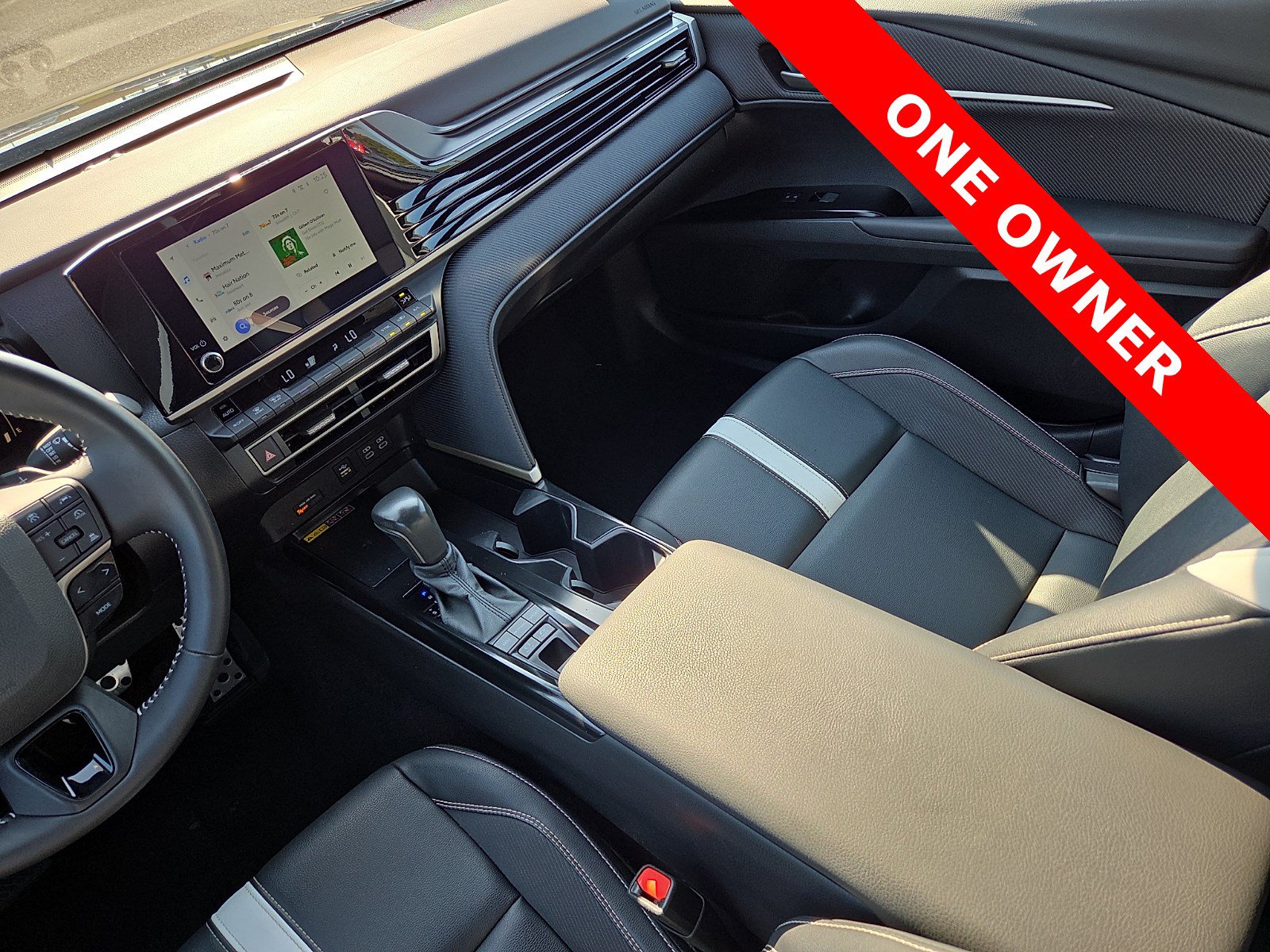 Used 2025 Toyota Camry SE FWD image 12