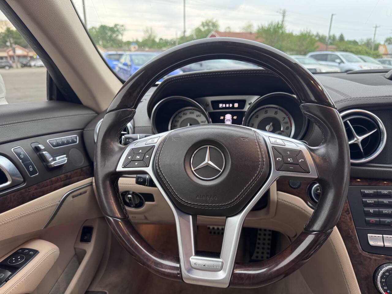 Used 2013 Mercedes-Benz SL 550 image 16