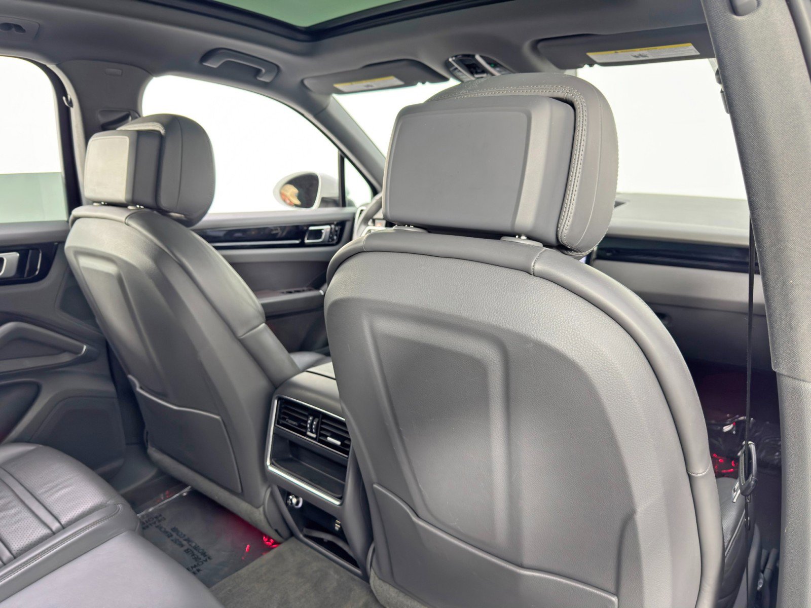 Used 2019 Porsche Cayenne image 36