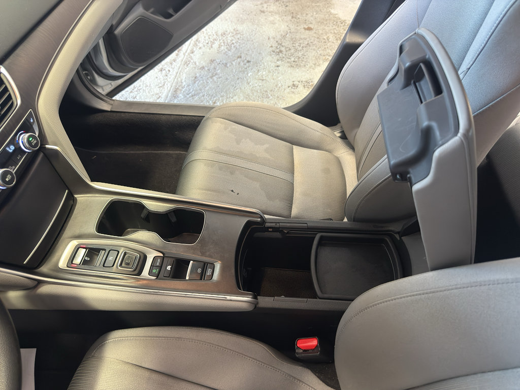 Used 2018 Honda Accord EX image 18