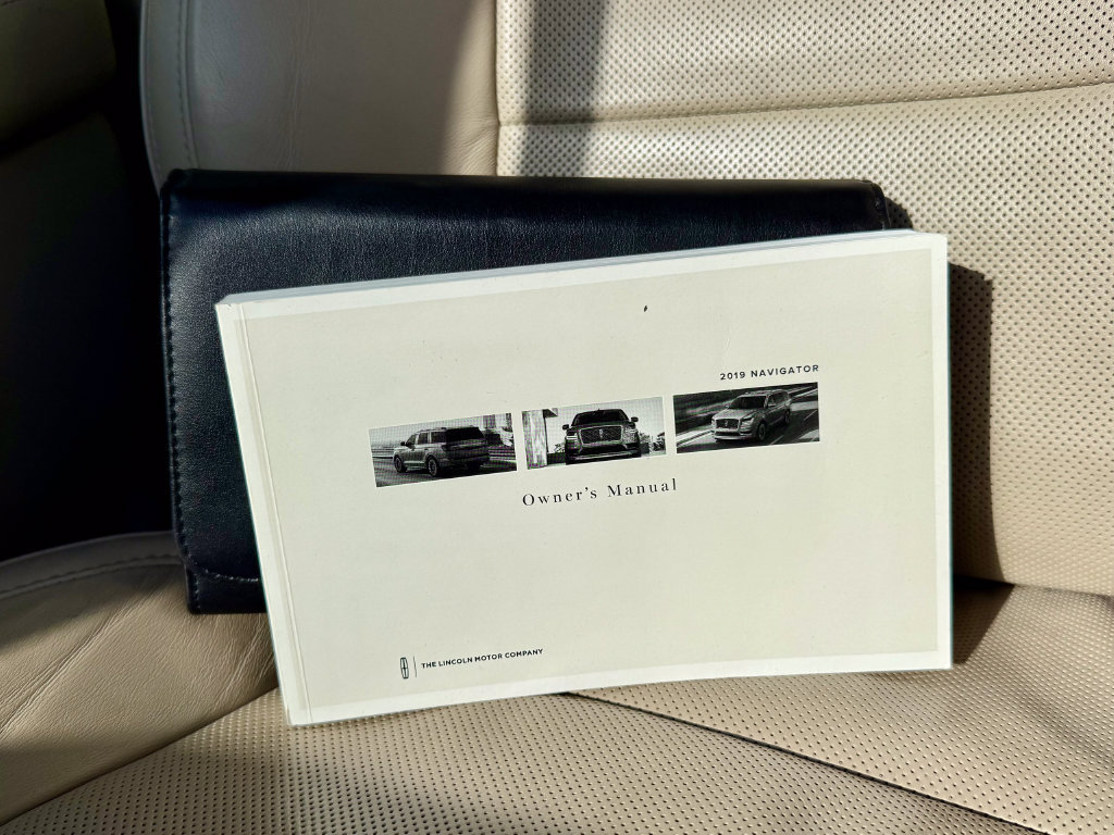 Used 2019 Lincoln Navigator Reserve AWD/4WD image 35