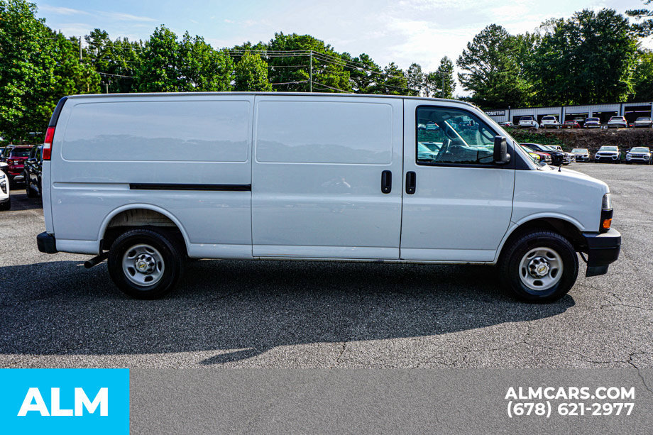 Used 2025 Chevrolet Express 3500 Extended w/ Driver Convenience Package RWD image 8