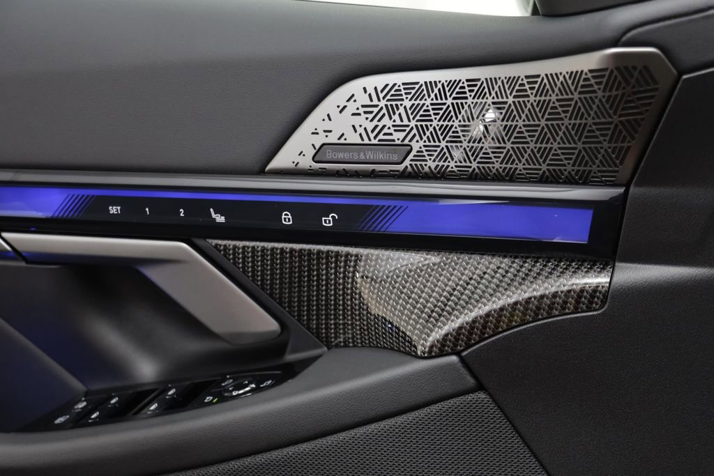 Used 2026 BMW M5 w/ Carbon Package image 8