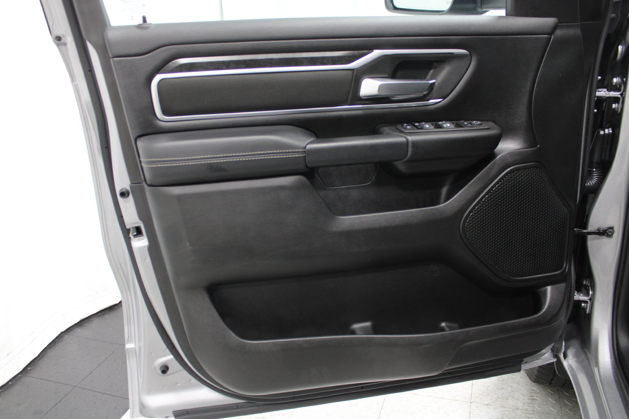 Used 2023 RAM 1500 Big Horn AWD/4WD image 10