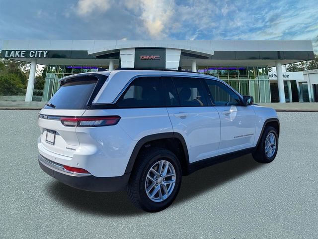 Used 2025 Jeep Grand Cherokee Laredo X RWD image 3