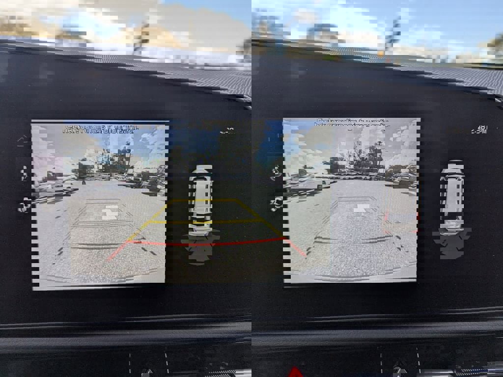 Used 2025 Kia Niro EX Touring image 18