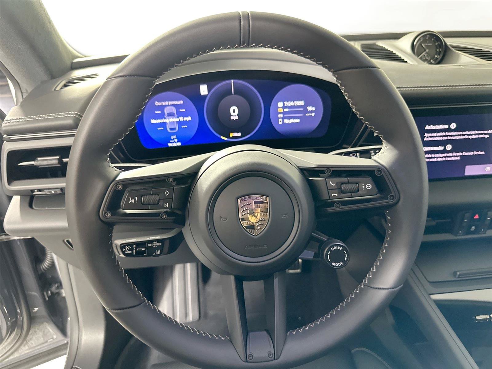 Certified 2025 Porsche Macan Turbo Electric AWD/4WD image 20